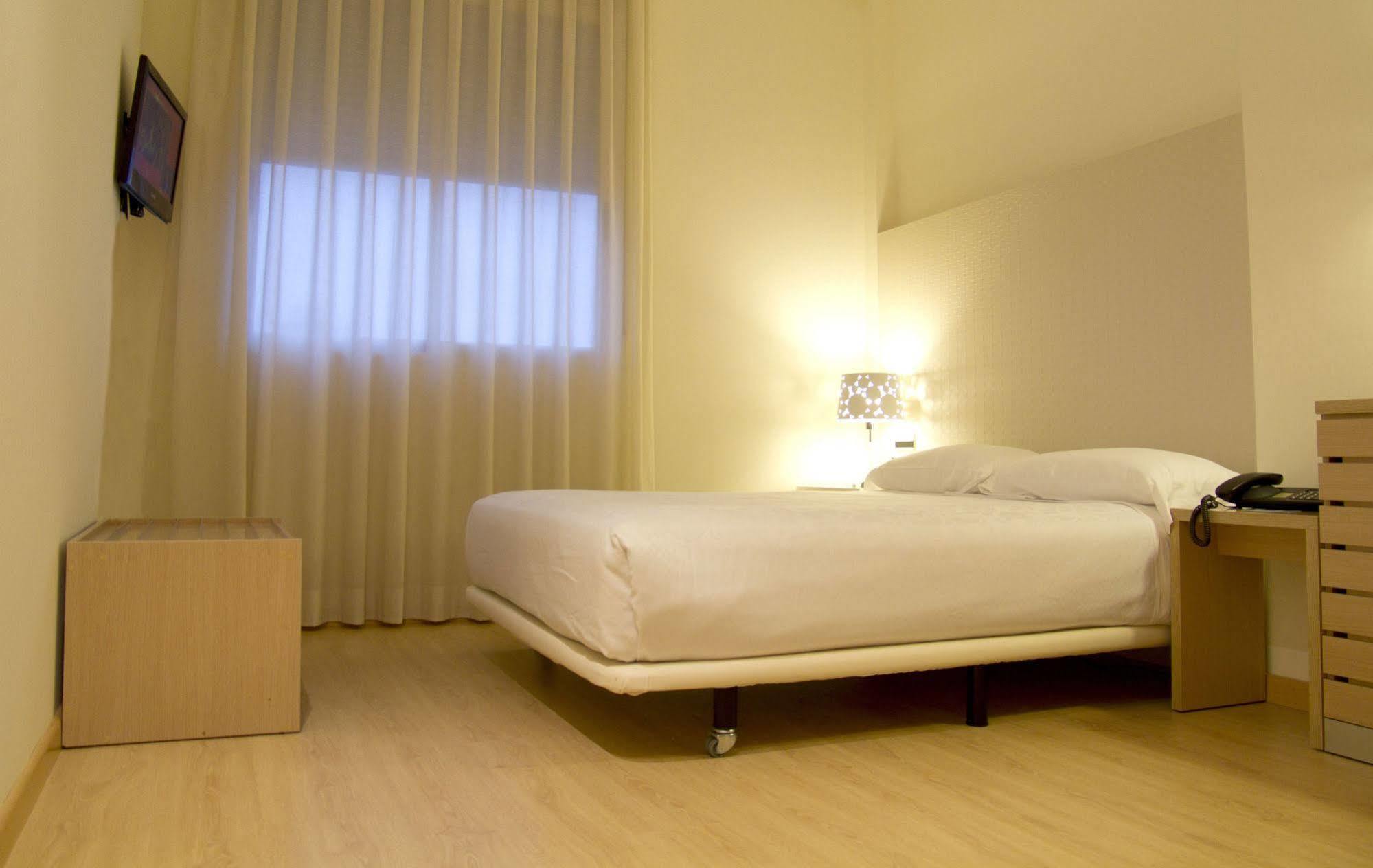Hotel Checkin Valencia Ciscar 4*